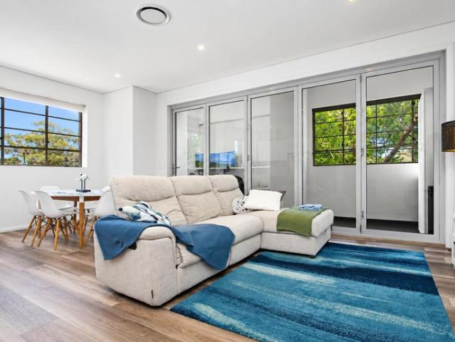 Sophisticated Chiswick Living with Seamless Indoor/Outdoor Entertaining