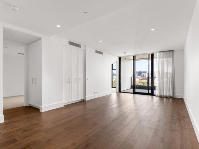 Sophisticated City Fringe Living in Prestigious Kent Town