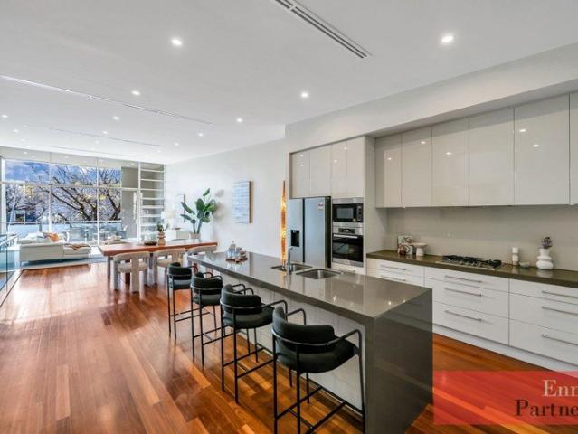 Sophisticated City Living of Exceptional Scale