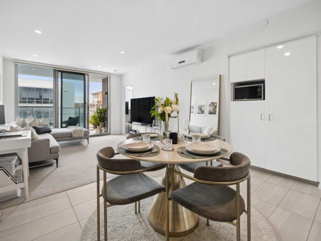Sophisticated City Living in a Blue Chip Address