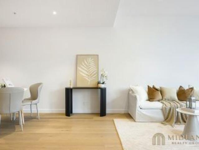 Sophisticated City Living in the Heart of Darling Square