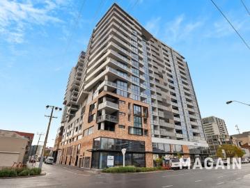 Sophisticated City Living with Exclusive Resident Facilities