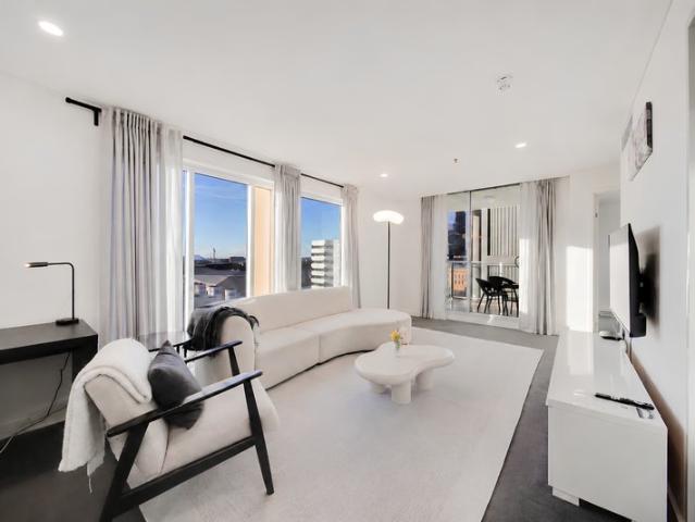 Sophisticated City Living with Iconic North Facing Views