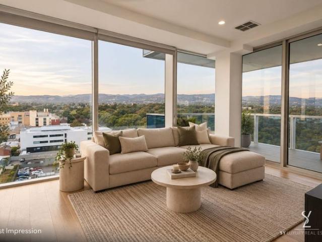 Sophisticated City Living with South Parklands Views