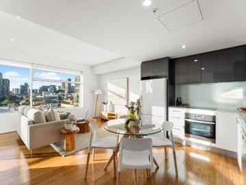 Sophisticated City Living With Stunning North Facing Aspect!