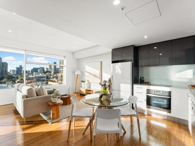 Sophisticated City Living With Stunning North Facing Aspect!