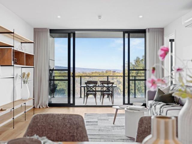 Sophisticated City Living with Sweeping Parkland Views