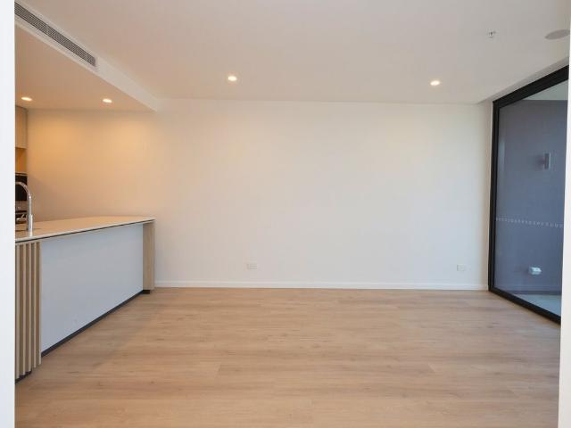 Sophisticated Coastal Living Bright & Spacious 2 Bedroom Apartment