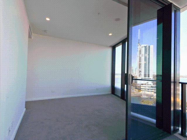 Sophisticated Coastal Living Bright & Spacious 2 Bedroom Apartment