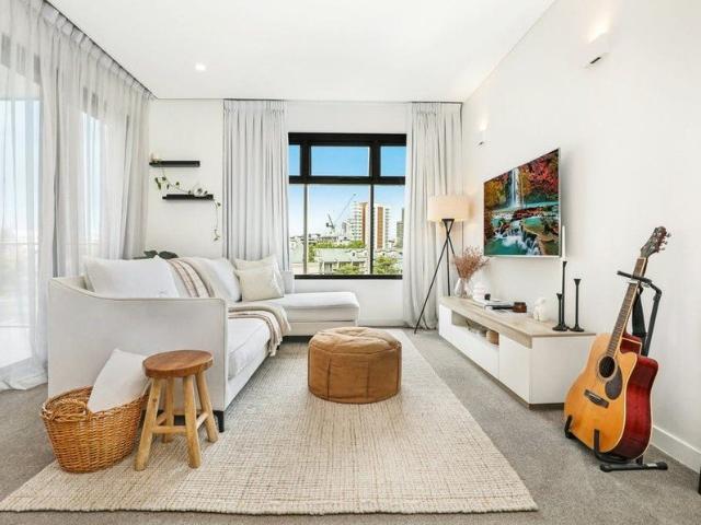 Sophisticated Coastal Living in the Prestigious Parq on Flinders