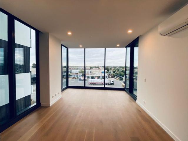 Sophisticated, Contemporary Living in Clayton South