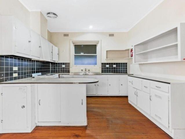 Sophisticated, Contemporary Living in Box Hill North
