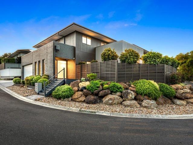Sophisticated Executive Living in the Heart of St Helena