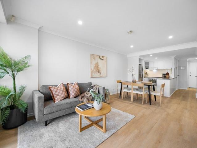Sophisticated East End Living with Spectacular Parkland Views!
