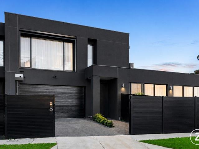 Sophisticated Family Excellence in a Prime Bentleigh Setting