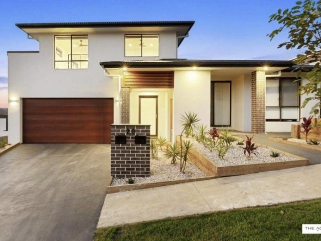 SOPHISTICATED FAMILY HOME
