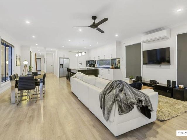 SOPHISTICATED FAMILY HOME