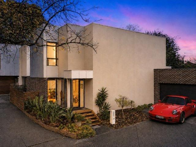 Sophisticated Family Living in a Prime Cheltenham Pocket
