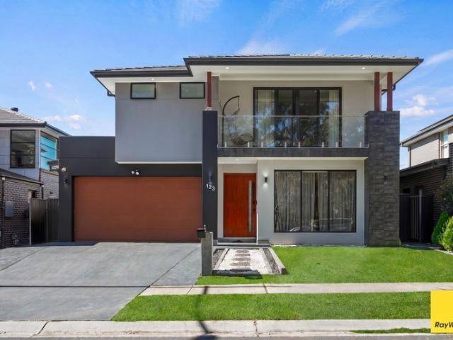 Sophisticated Family Living in a Prime Denham Court Location