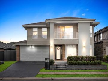 Sophisticated Family Living in a Prime Location