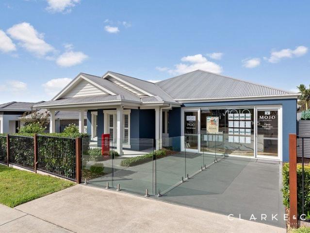 SOPHISTICATED FAMILY LIVING IN A SOUGHT AFTER SETTING!