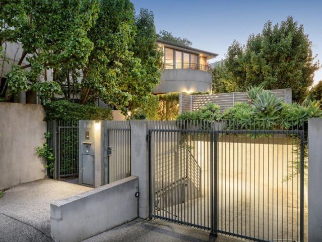 Sophisticated family living in secluded Brighton sanctuary