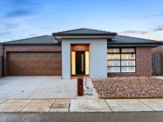 Sophisticated Family Living in the Heart of Maddingley