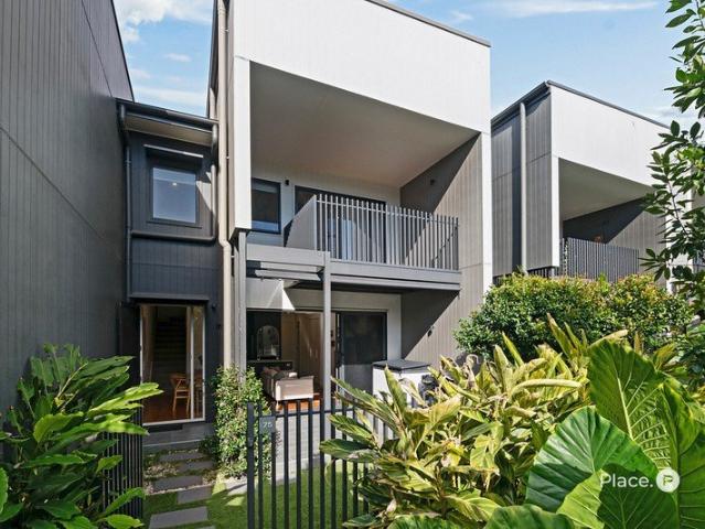Sophisticated Family Living in the Heart of Minnippi Quarter
