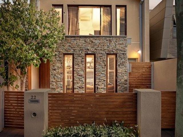 SOPHISTICATED FAMILY LIVING ON A GRAND SCALE