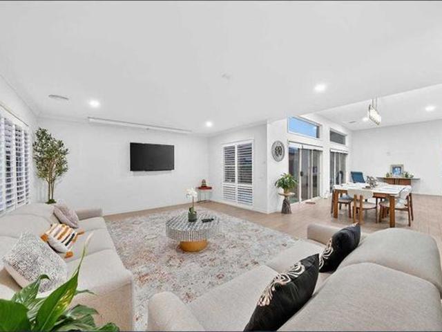 Sophisticated Family Living Opposite Parkland