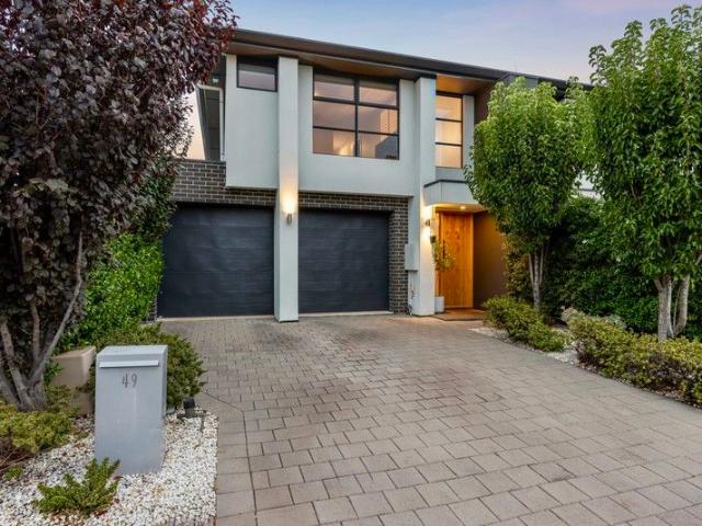 Sophisticated Family Living Moments from the Coast
