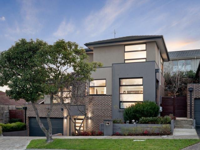 Sophisticated Family Living with Contemporary Style