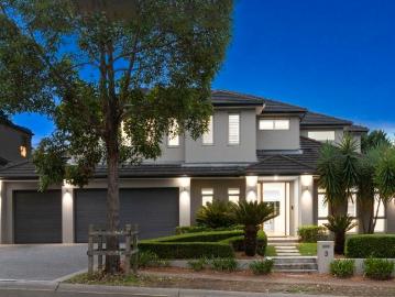 Sophisticated Family Living with Resort Style Outdoor Entertaining