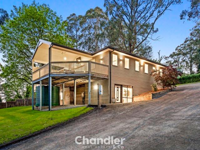 Sophisticated Family Living with Space, Style & Versatility on 3,899m²