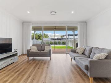 Sophisticated Family Luxury in a Quiet Cul de Sac *One week free rent