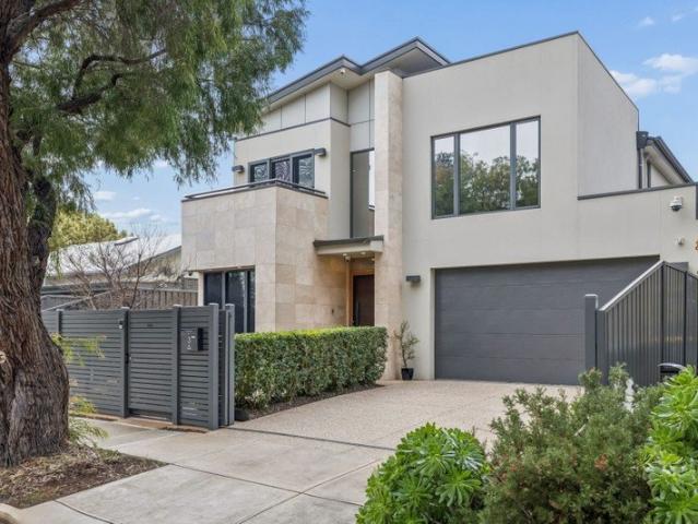 Sophisticated Family Luxury in an Enviable City to Coast Setting