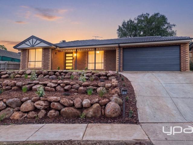 SOPHISTICATED FAMILY LUXURY ON AN EXPANSIVE 1,200SQM BLOCK