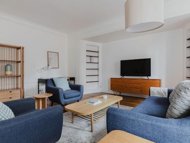 Sophisticated Four Bedroom in Parisian Passy, Paris Amsterdam Apartments for Rent