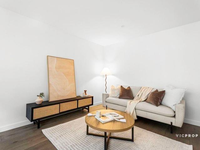 Sophisticated Gardenhill Living in Prime Doncaster Position