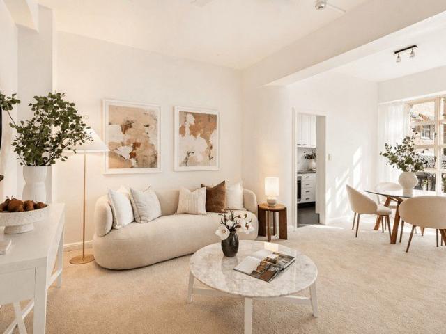 Sophisticated 'Gowrie Gate' Apartment of Art Deco Excellence