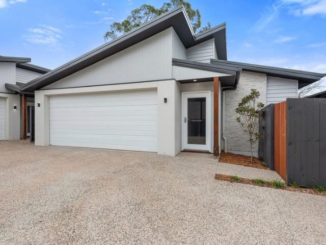 Sophisticated Hamptons Living in a Prestigious North East Toowoomba Address