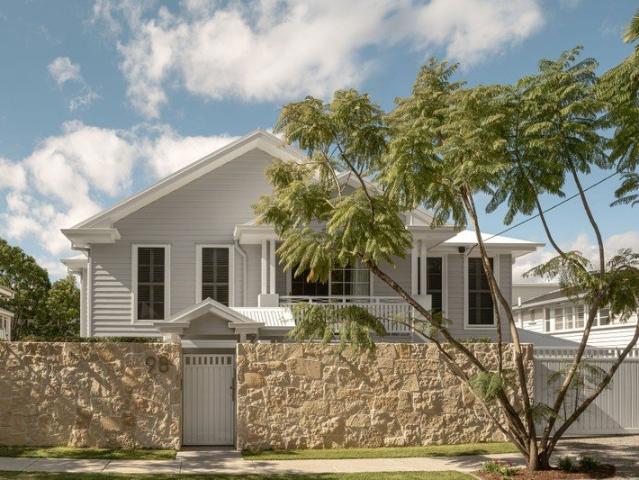 Sophisticated Hamptons Living in a Prestigious Ascot Pocket