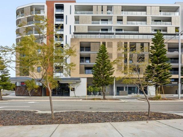 SOPHISTICATED INNER CITY LIVING IN THE HEART OF SHENTON PARK