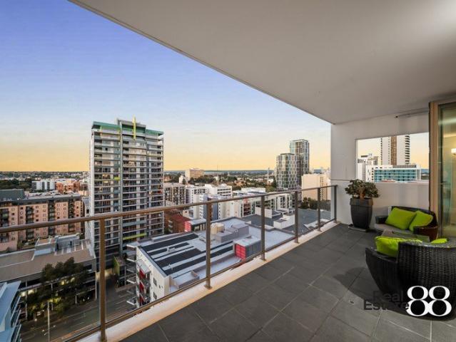 Sophisticated Inner City Living With Iconic River and City Vistas!