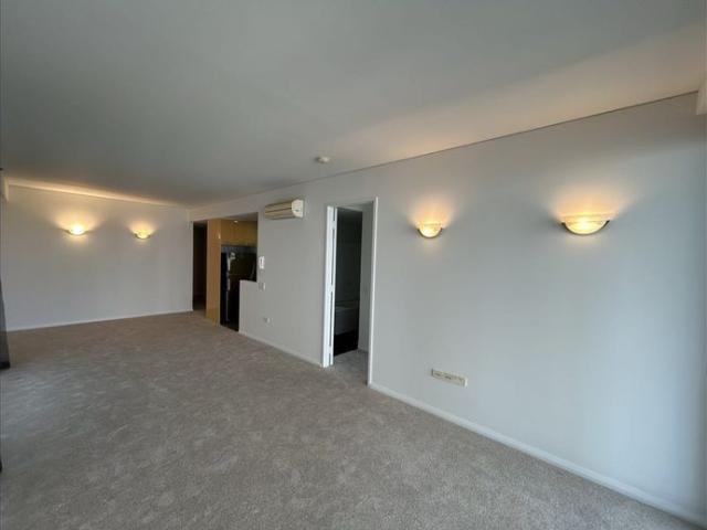 Sophisticated Inner City Living with Views!