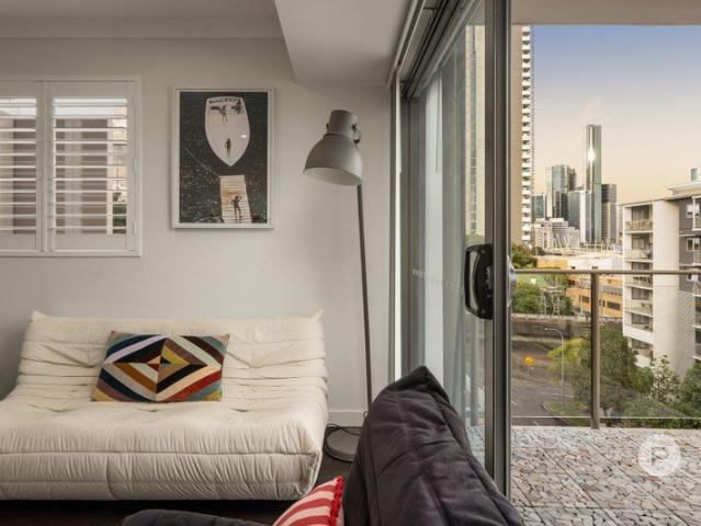Sophisticated inner city pad