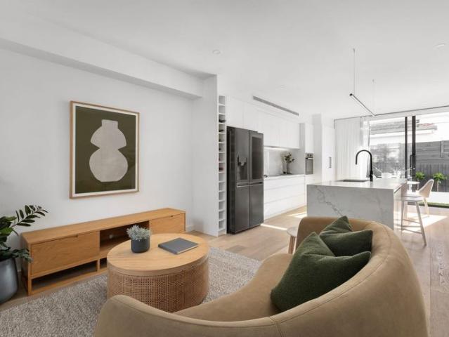 SOPHISTICATED LUXURY TOWNHOUSE
