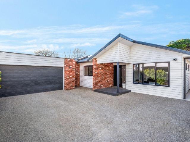 Sophisticated Luxury in Secluded Setting Own Title
