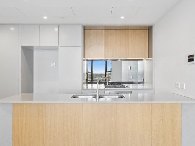 Sophisticated Level 10 Sky Home in Mirvac's OVO | Prime Green Square Location