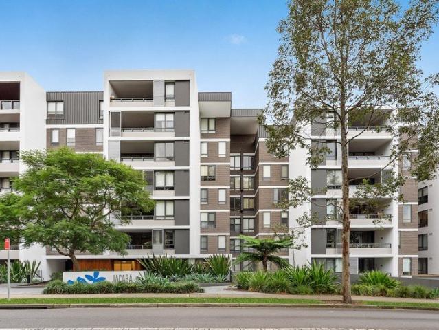 Sophisticated Lifestyle Apartment with District Views